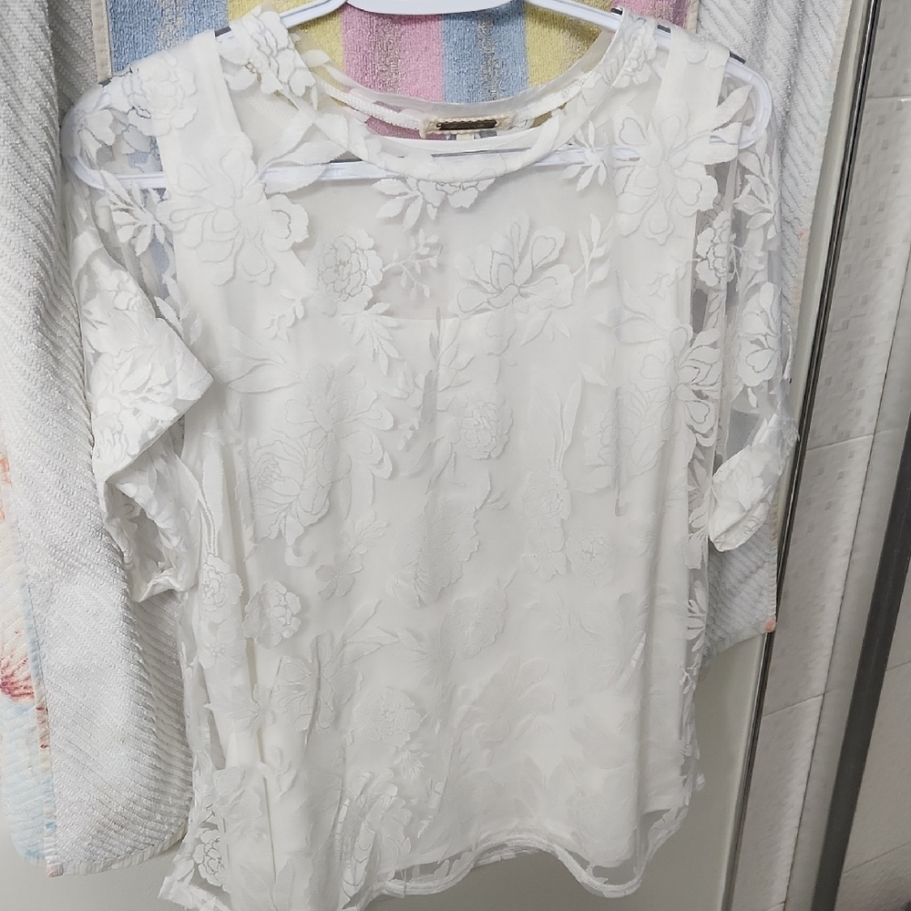 Andrew Stevens White Floral Blouse